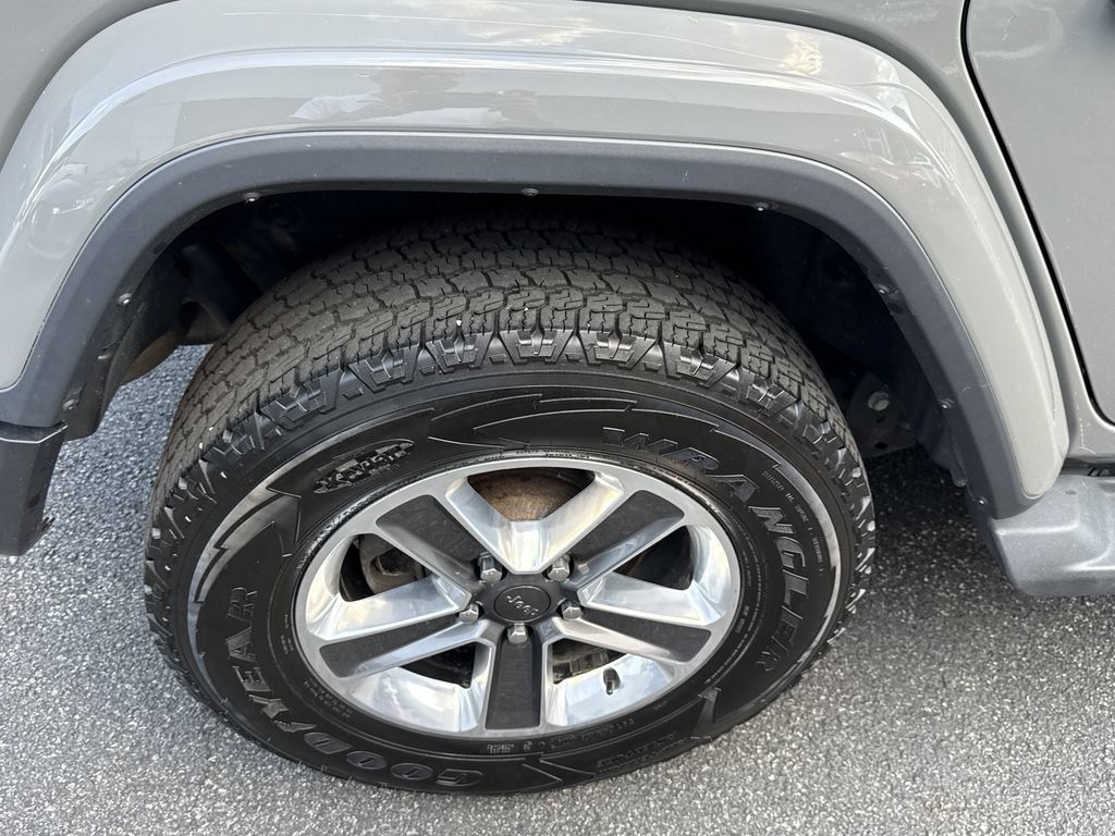 Used 2021 Jeep Wrangler Unlimited Sahara AWD/4WD image 12