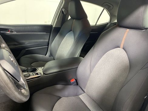 Used 2018 Toyota Camry LE image 12