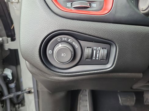 Used 2021 Jeep Renegade Trailhawk w/ Sun & Sound Group image 21