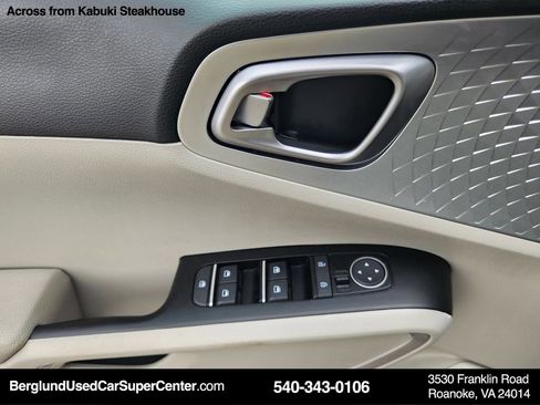 Used 2025 Kia Soul LX w/ LX Technology Package FWD image 15
