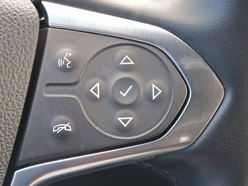 Used 2023 Chevrolet Traverse LT image 24