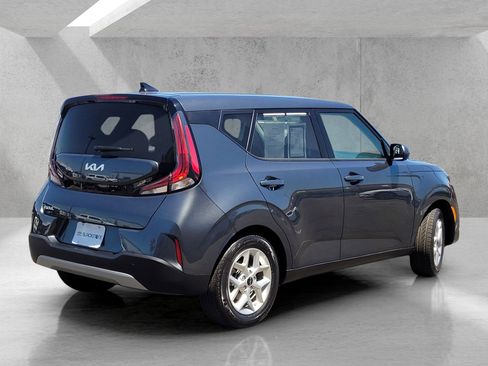 Used 2025 Kia Soul LX w/ LX Technology Package FWD image 4