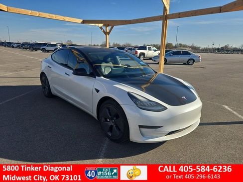 Used 2021 Tesla Model 3 Standard Range Plus image 1
