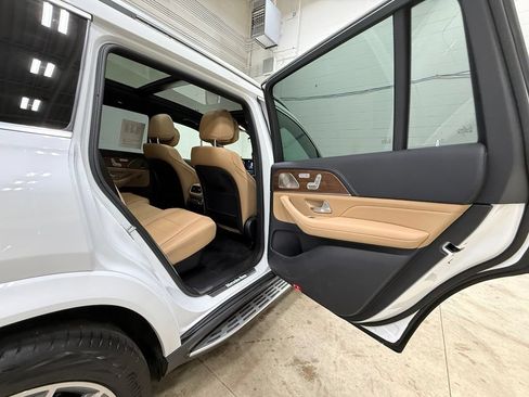 Used 2025 Mercedes-Benz GLS 580 4MATIC image 48