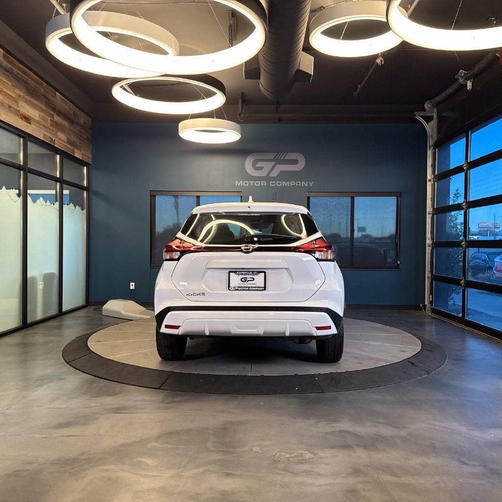 Used 2022 Nissan Kicks S FWD image 4