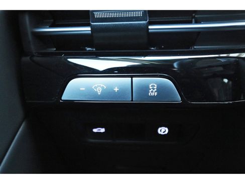 Used 2025 Genesis G80 2.5T image 21