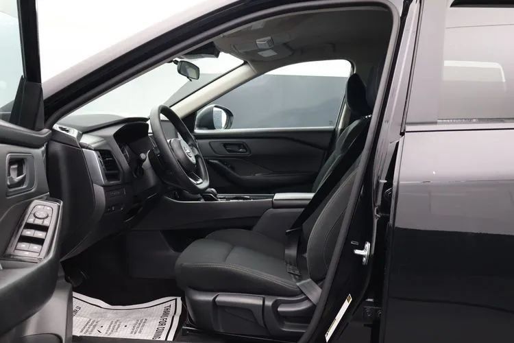 Used 2024 Nissan Rogue S FWD image 11
