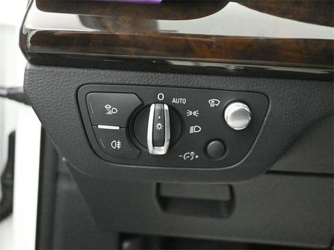 Used 2018 Audi Q5 Prestige w/ Prestige Package image 11