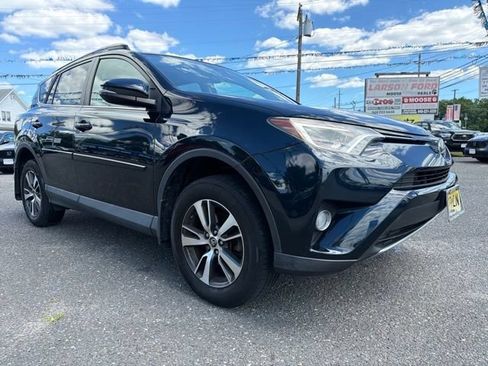 Used 2018 Toyota RAV4 XLE w/ Plus Extra Value Package AWD/4WD image 2