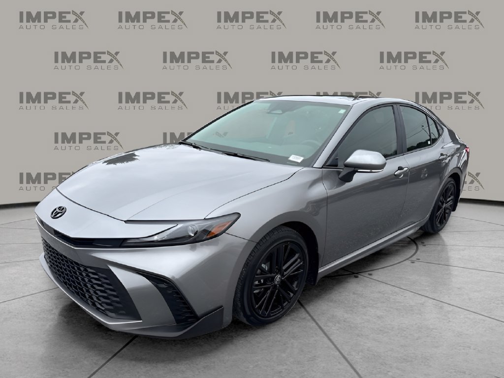 Used 2025 Toyota Camry SE FWD image 1