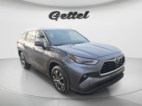 Used 2022 Toyota Highlander XLE FWD image 5