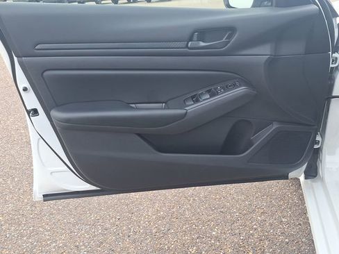 Certified 2024 Nissan Altima 2.5 S FWD image 12