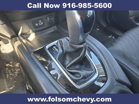 Used 2018 Nissan Rogue S image 17
