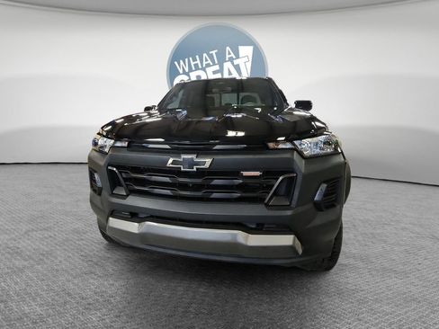 Certified 2025 Chevrolet Colorado Trail Boss w/ Midnight Edition AWD/4WD image 10
