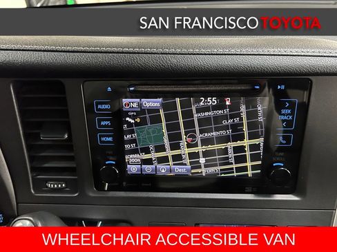 Used 2017 Toyota Sienna SE image 32