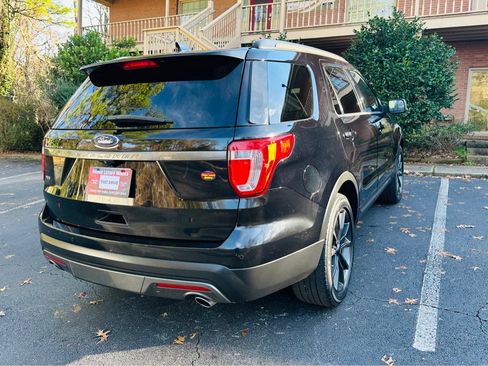 Used 2017 Ford Explorer XLT w/ Equipment Group 202A image 6