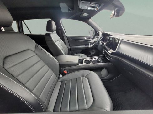 Used 2024 Volkswagen Atlas Cross Sport SEL R-Line image 6