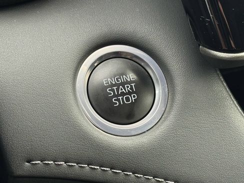 Used 2024 Toyota Highlander Limited image 29