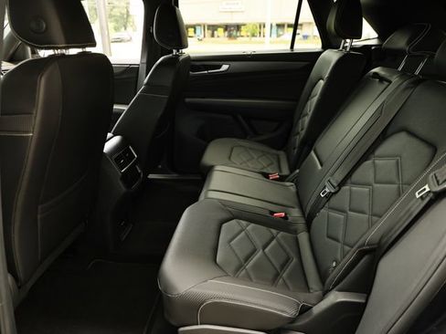 Used 2025 Volkswagen Atlas Cross Sport SE AWD/4WD image 26