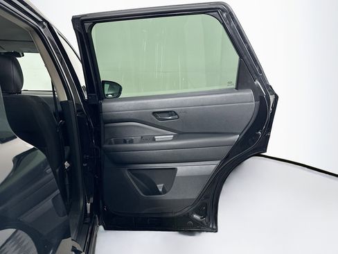 Used 2025 Nissan Pathfinder SV image 31