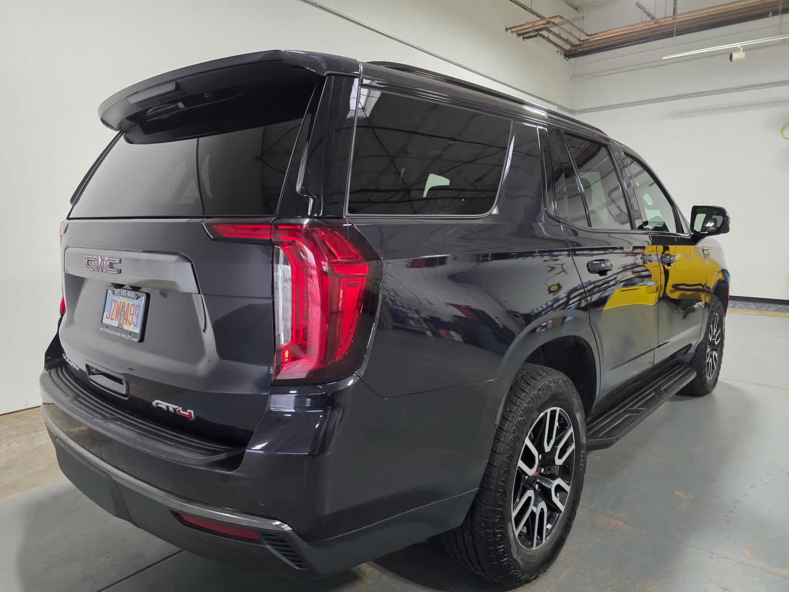 Used 2024 GMC Yukon AT4 AWD/4WD image 5