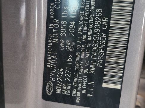 Used 2025 Hyundai Elantra Limited FWD image 7