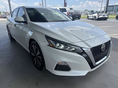 Used 2021 Nissan Altima 2.5 SV FWD image 3