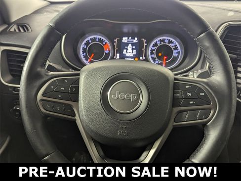 Used 2019 Jeep Cherokee Latitude Plus image 17