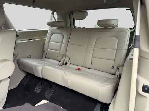 Used 2019 Lincoln Navigator L Reserve w/ Cargo Package AWD/4WD image 18