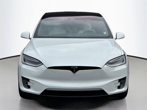 Used 2017 Tesla Model X 75D image 2