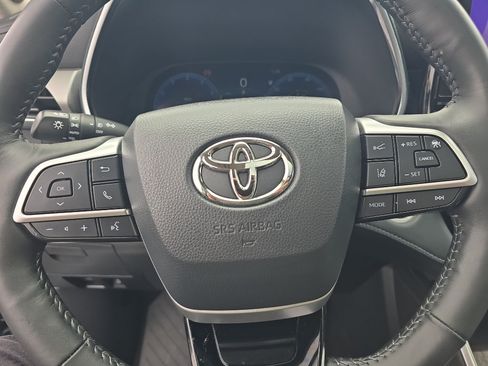 Used 2024 Toyota Highlander Platinum AWD/4WD image 31