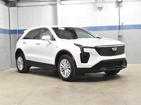 Certified 2024 Cadillac XT4 Luxury w/ Cold Weather Package AWD/4WD image 26