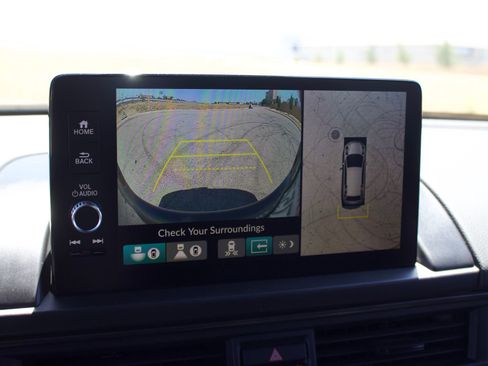 Used 2025 Honda Pilot TrailSport image 25