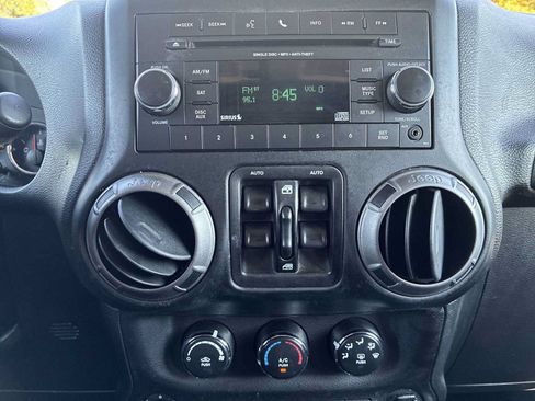 Used 2018 Jeep Wrangler Unlimited Sport S AWD/4WD image 12