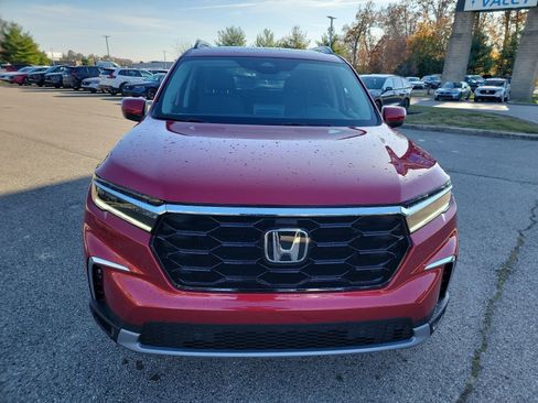 Used 2025 Honda Pilot Touring image 2