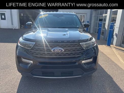 Used 2022 Ford Explorer XLT w/ XLT Sport Appearance Package AWD/4WD image 3