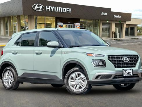 Certified 2026 Hyundai Venue SE FWD image 2
