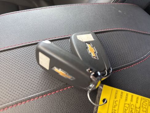 Used 2023 Chevrolet Traverse RS image 38