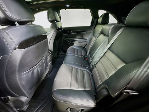 Used 2016 Kia Sorento SX image 4