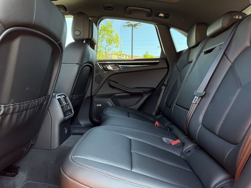 Used 2025 Porsche Macan AWD/4WD image 30