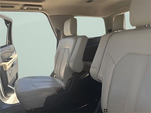 Used 2020 Ford Expedition Platinum image 22