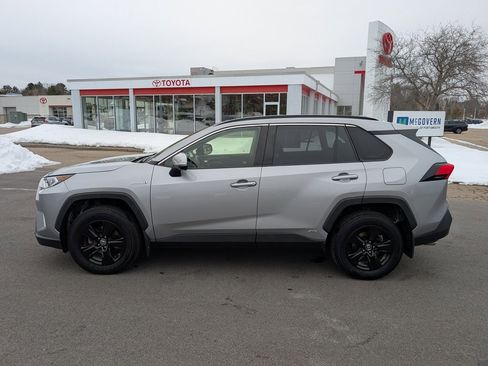 Used 2019 Toyota RAV4 XLE w/ Convenience Package image 2