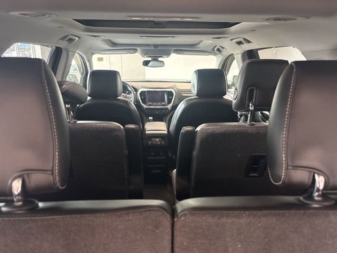 Used 2018 GMC Acadia SLT image 13