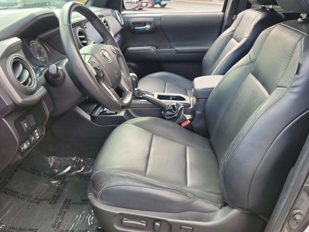 Used 2022 Toyota Tacoma TRD Off-Road w/ TRD Premium Off Road Package AWD/4WD image 17
