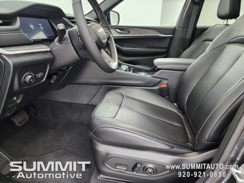 New 2025 Jeep Grand Cherokee Limited w/ Black Appearance Package image 7