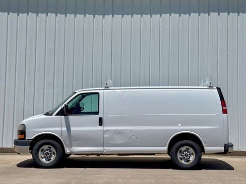Used 2014 GMC Savana 2500 RWD image 3