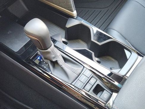 Used 2025 Toyota Camry XLE image 22