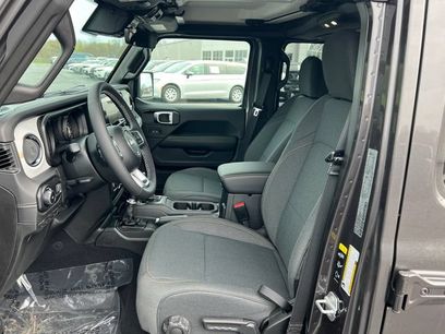 New 2025 Jeep Wrangler Unlimited Sahara w/ Safety Group