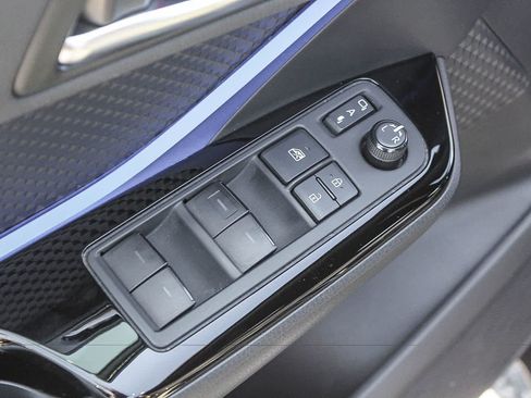 Used 2021 Toyota C-HR XLE FWD image 26