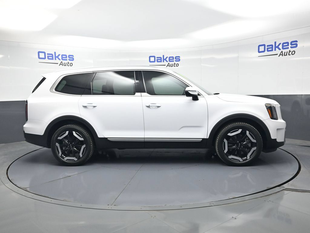 Used 2025 Kia Telluride EX w/ EX Captain's Chair Package FWD image 8
